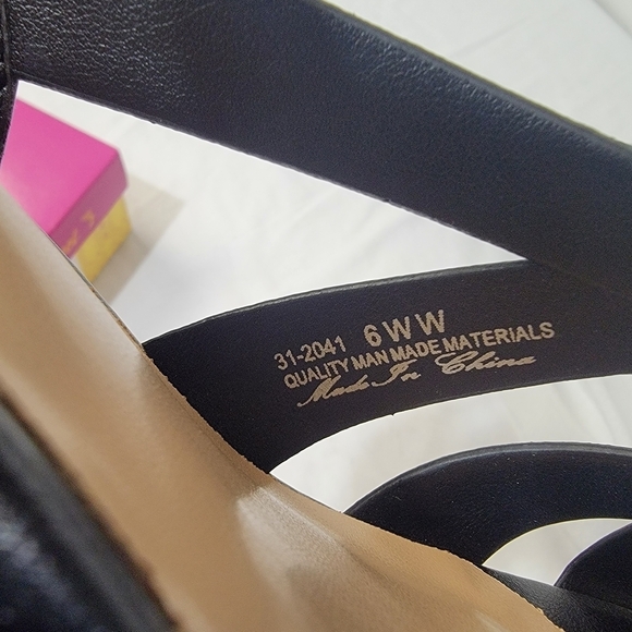 Easy Street Zazie Strappy Black Women's Sandals Womens Size 6 Wide - Picture 2 of 10